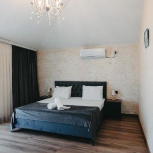Postel nebo postele na pokoji v ubytování Avrasya Inn Hotel