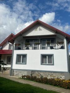 Gallery image of Floare de colt in Arefu