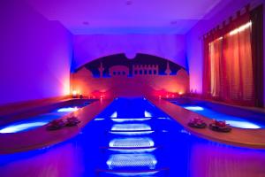 a hotel room with a large pool of water at Hotel Villa Ricci & Benessere in Chianciano Terme