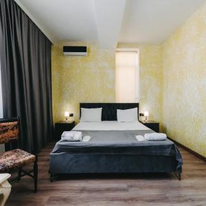 Postel nebo postele na pokoji v ubytování Avrasya Inn Hotel