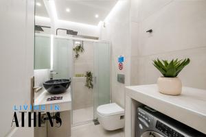 Ein Badezimmer in der Unterkunft Athenian Exclusive residence 4&2 ppl