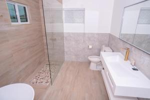 Ein Badezimmer in der Unterkunft GolfView Hotel