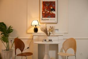 Gallery image of Xi'an Hills & Lostwine Downtown Suite close to Metro Xiaozhai stn in Xi'an