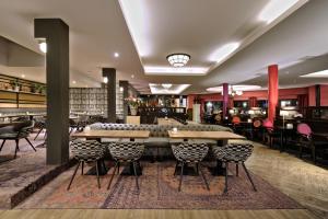 Restaurace v ubytování Van der Valk Hotel Hilversum/ De Witte Bergen