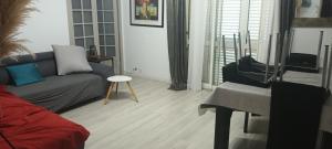 a living room with a couch and a table at Appartement agréable pour 6 in Biguglia