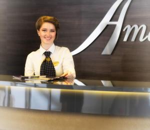 デュッセルドルフにあるFairtours Hotelschiff Amadeus Silver 5*の襟ネクタイ