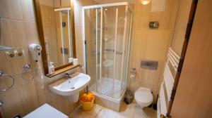 Kúpeľňa v ubytovaní Bernadett Villa Apartman 3
