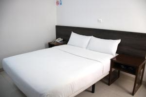 Postel nebo postele na pokoji v ubytování HOTEL NAKHIL
