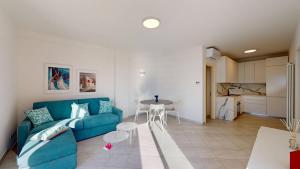 Køkken eller tekøkken på RivieraRent Charming Villa Alassio with pool and garden