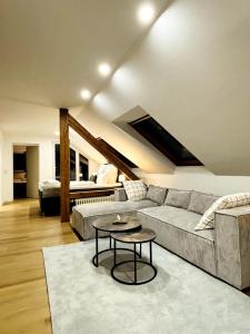 Ruang duduk di REMA Homes - Dachgeschoss Klima 3x Queen-Size Balkon Küche TV