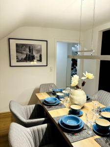 Ruang duduk di REMA Homes - Dachgeschoss Klima 3x Queen-Size Balkon Küche TV