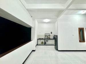 a hallway with white walls and a black wall at Han Gang Syariah in Ponorogo