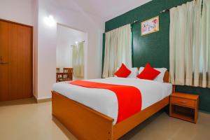 Super Hotel O The Goan Courtyard客房内的一张或多张床位
