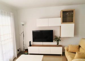 Telewizja i/lub zestaw kina domowego w obiekcie Summer Beach House