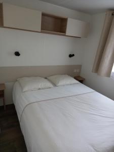 Postel nebo postele na pokoji v ubytování Mobil HOME 40 m2 3CH