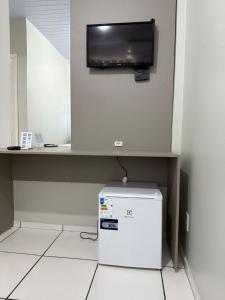 TV a/nebo společenská místnost v ubytování Hotel Andorinha