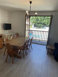Ban công/sân hiên tại Location Logement T3 à Vignec dans les Pyrénées