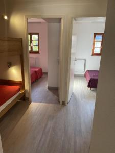 Postel nebo postele na pokoji v ubytování Location Logement T3 à Vignec dans les Pyrénées + 8 fotografií