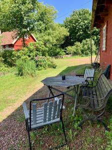 สวนหย่อมนอก Naturnära boende med 6 sovplatser och 120 m2 på Ängaröds Gård