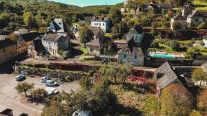 Bazén v ubytování Coeur de village, maison pour 8 avec piscine nebo v jeho okolí