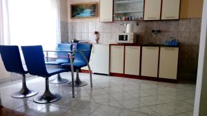 Η κουζίνα ή μικρή κουζίνα στο Apartment Knez