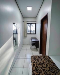 Postel nebo postele na pokoji v ubytování Papagaio Hotel