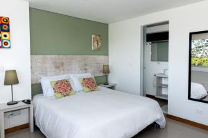 Postel nebo postele na pokoji v ubytování LLanogrande Apartamento Estudio Puerto Bulevar + 37 fotografií