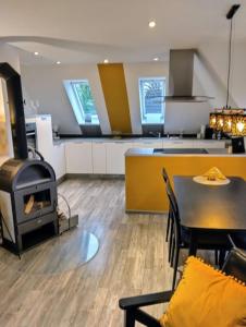 a kitchen and living room with a stove and a table at Apartment HH West modern und komfortabel in Hamburg