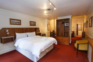 A bed or beds in a room at Morgan Hotel