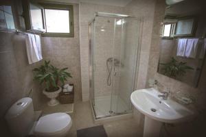 Koupelna v ubytování Hotel Marathia