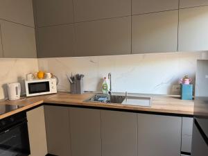 Cucina o angolo cottura di Emmas Place- Apartamenti modern por miqesor ne qender te Elbasanit