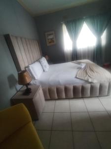 Katil atau katil-katil dalam bilik di Ilitha B&B