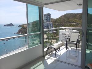 balcón con vistas al océano en Apartamento En El Rodadero, en Santa Marta