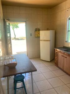Η κουζίνα ή μικρή κουζίνα στο Casa para pernoite 3 quartos