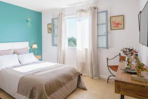Ένα ή περισσότερα κρεβάτια σε δωμάτιο στο Magnifique Bastide des Oliviers classée 5 étoiles +47 φωτογραφίες