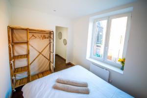 Postel nebo postele na pokoji v ubytování L'illois - 2 beds - Free Parking - Vieux Lille - Wifi - Netflix