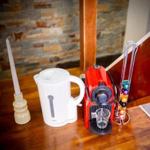 Příslušenství pro přípravu čaje a kávy v ubytování L'illois - 2 beds - Free Parking - Vieux Lille - Wifi - Netflix