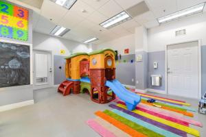 Η παιδική λέσχη του Modern Brickell Condo with Prime City Views