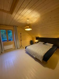 Postel nebo postele na pokoji v ubytování Kleines Haus in Schweden