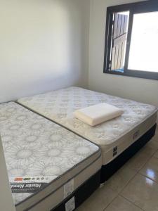 a bed in the corner of a room at Casa da Praia in Osório