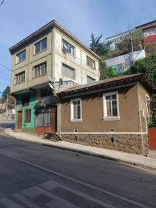 Το κτήριο όπου στεγάζεται  το δωμάτιο σε οικογενειακή κατοικία