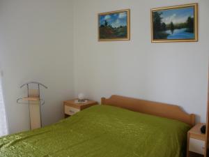 A bed or beds in a room at Apartments Renko