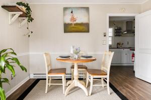a dining room with a table and chairs at Walk to Main Street HVL & Trail - Cozy Studio Retreat in Hendersonville