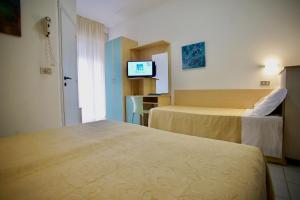 En eller flere senge i et værelse på Hotel Dell'Angelo