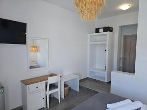 TV a/nebo společenská místnost v ubytování Galazio Rooms & Suites
