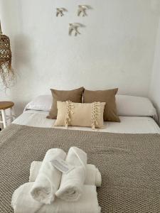 a bedroom with a bed with towels on it at Loft en Binibeca in Binibeca