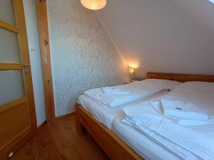 Postel nebo postele na pokoji v ubytování Apartmány Malý mnich
