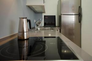 A kitchen or kitchenette at Casas Apartamentos Gracia Még 31 kép