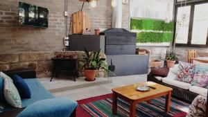 Khu vực ghế ngồi tại God's Gift Cottages