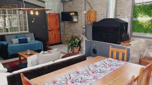 Khu vực ghế ngồi tại God's Gift Cottages